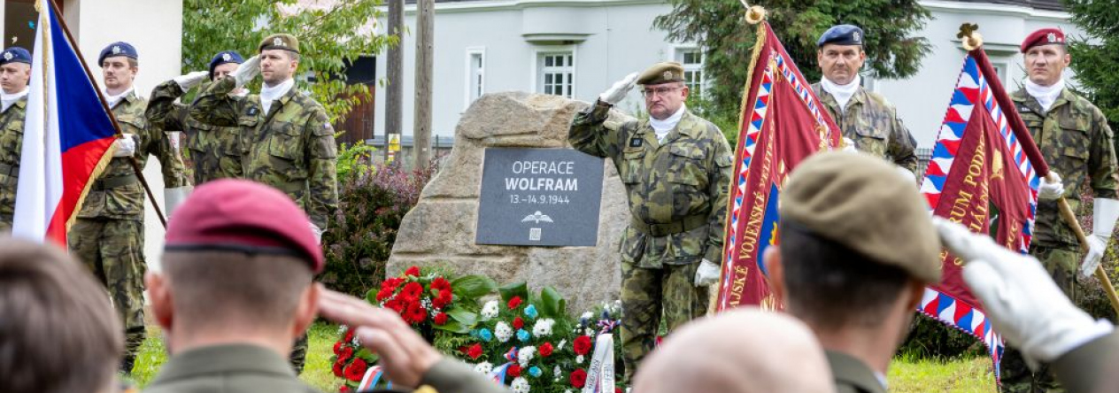 Památník skupiny Wolfram odhalen – hrdinství výsadkářů žije dál