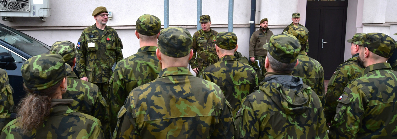 nástup na vojenské cvičení