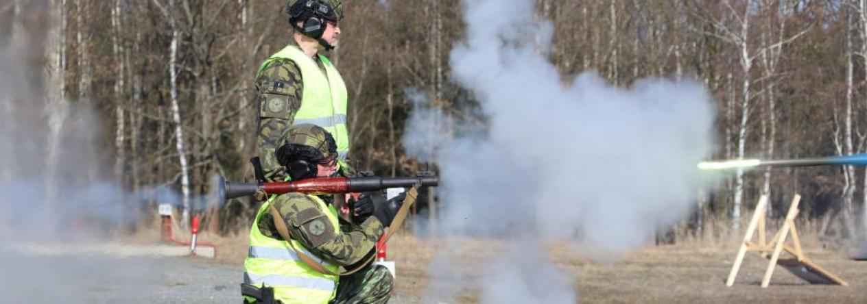 Vojáci aktivní zálohy 211. praporu územní obrany prověřili svou připravenost ve Vojenském výcvikovém prostoru na Libavé