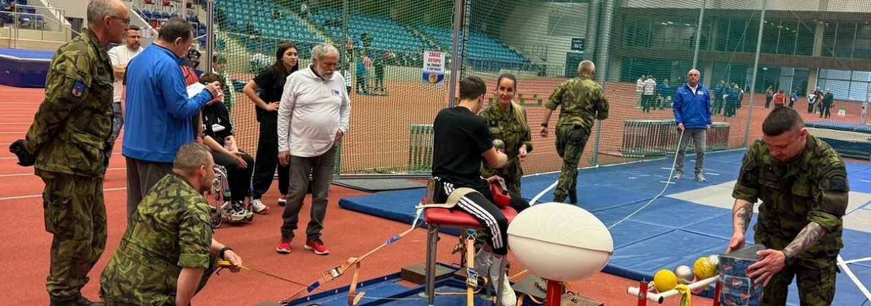 pomoc vojáků z aktivní záloze sportovcům se zdravotním handicapem