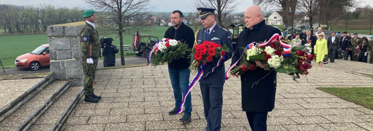 náměstek hejtmana Moravskoslezského kraje Jaroslav Kania, ředitel KVV Ostrava plukovník Jaroslav Medek a starosta obce Sudice Petr Halfar (2)