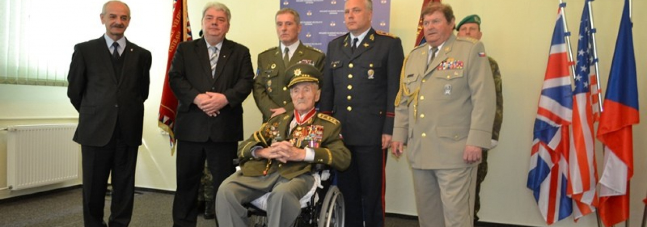 Jmenování válečného veterána do hodnosti generálporučíka