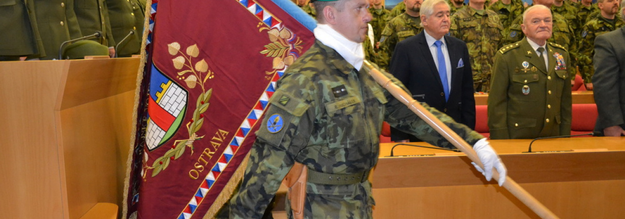 prineseni_praporu_kvv_ostrava_a_praporu_aktivni_zalohy_kvv_ostrava.jpg