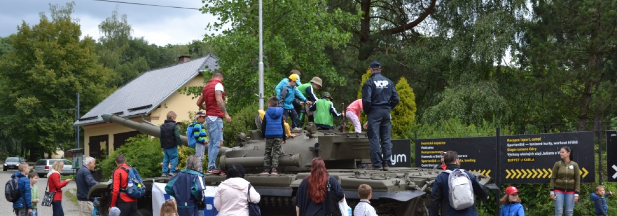 tank_prilakal_spousty_deti.jpg