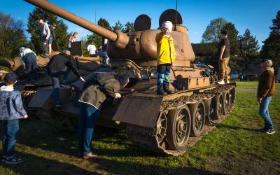 Oslavy osvobození si Ostrava připomněla historickou bitvou i moderní armádou