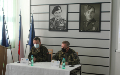 Úvodní slova ředitele KVV Ostrava plukovníka Jaroslava Medka a zástupce velitele Velitelství teritoria plukovníka Jaroslava Hrabce