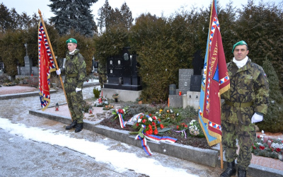 Uctění památky velitele výsadku Wolfram pplk. Josefa Otiska