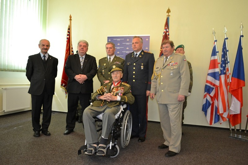 Jmenování válečného veterána do hodnosti generálporučíka