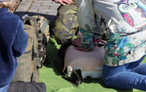 Součástí fotbalového utkání FC Baník Ostrava a SK Slavia Praha byla také armáda