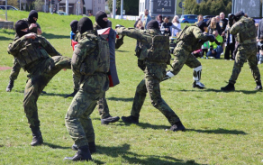 Součástí fotbalového utkání FC Baník Ostrava a SK Slavia Praha byla také armáda