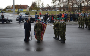 Dekorování praporu Krajského vojenského velitelství Ostrava