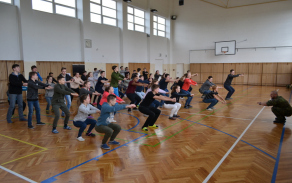 Dřepy pod velením armády