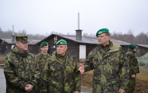 Generálporučík Josef Bečvář a brigádní generál Pavel Adam navštívili základnu vojáků