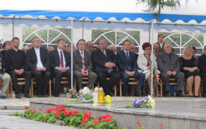 u Památníku životické tragédie
