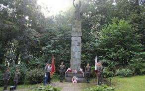 Zástupci KVV Ostrava uctili památku letců Žwirky a Wigury