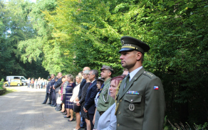 Zástupci KVV Ostrava uctili památku letců Žwirky a Wigury