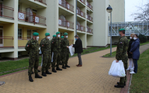Poděkování vojákům za práci v ostravské Slunečnici