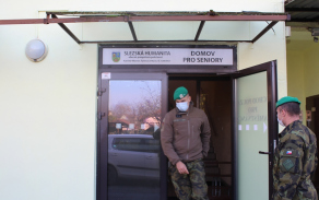 Vojáci přijeli pomáhat do domova pro seniory Slezská Humanita v Karviné
