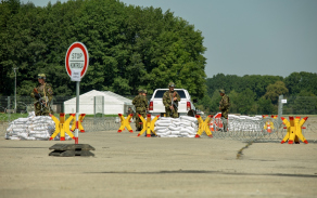 Kontrolně propouštěcí místo na letišti v Mošnově
