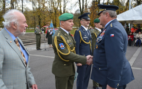 Ocenění v podobě Záslužného kříže válečných veteránů III. stupně   získal také plukovník Jaroslav Hrabec