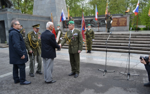 Plukovník Jaroslav Hrabec během ceremoniálu převzal dvě významná ocenění