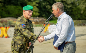 Plukovníka Hrabce ocenil hejtman Moravskoslezského kraje Ivo Vondrák