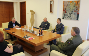 Plukovníka Medka přivítal také hejtman Moravskoslezského kraje Ivo Vondrák