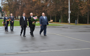 položení věnců a kytic