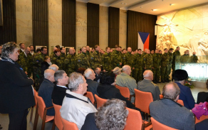 Příslušníci štábu KVV Ostrava, aktivní zálohy KVV Ostrava a váleční veteráni