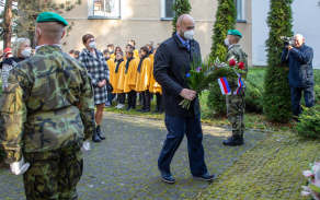 Pietní akt za účastí vojáků KVV Ostrava proběhl také u památníku kostela sv. Anny v Havířově