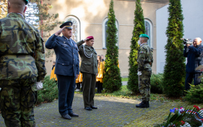 Pietní akt za účastí vojáků KVV Ostrava proběhl také u památníku kostela sv. Anny v Havířově