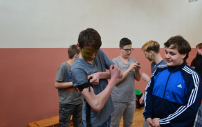 Učili se také jak se správně používá škrtidlo