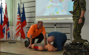 Učitelé měli možnost si vyzkoušet poskytnutí první pomoci