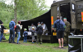 Více jak 400 dětí ochutnalo guláš z polní kuchyně