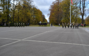Vojenská hudba, čestná stráž a městská policie