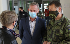 Vyškovští vojáci byli pro ostravské Alzheimercentrum velkým přínosem